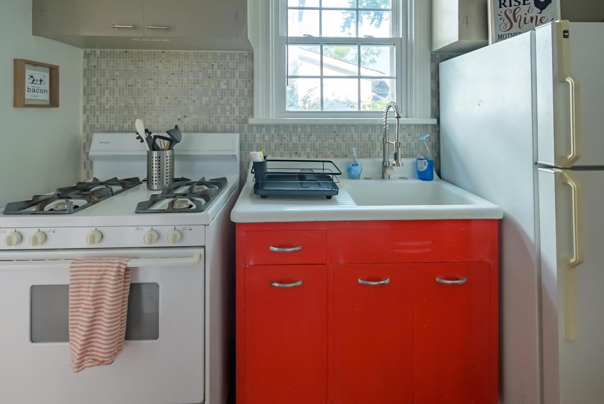 Retro A Block To Tennis Courts & Park Holiday home